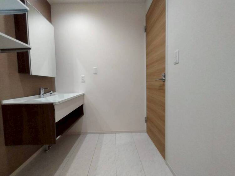 その他 十分な広さの脱衣所。