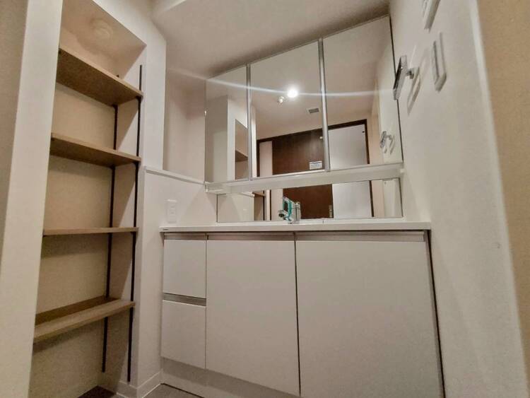 その他 清潔感を感じられる洗面化粧台。