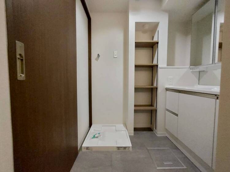 その他 十分な広さの脱衣所。