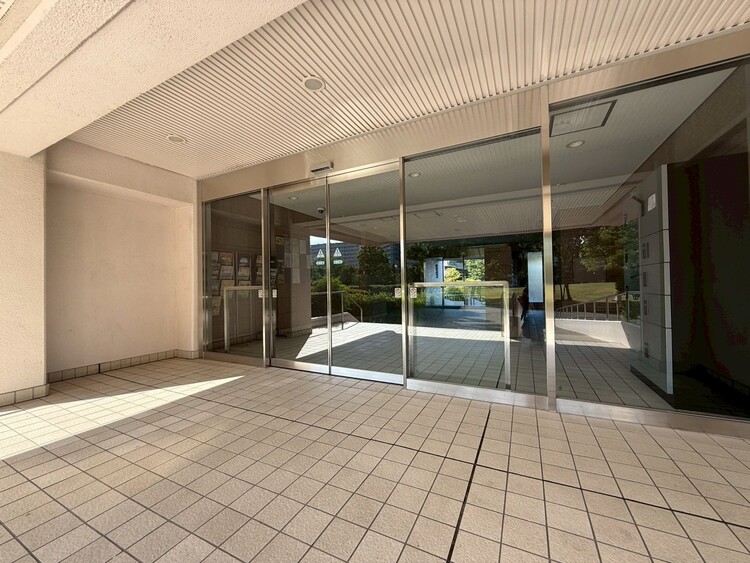 その他 上質感漂う玄関アプローチです。