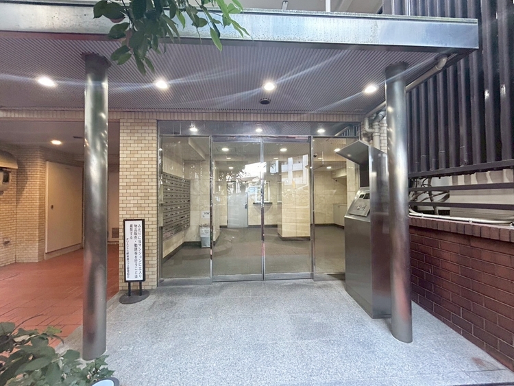 その他 上質感漂う玄関アプローチです。