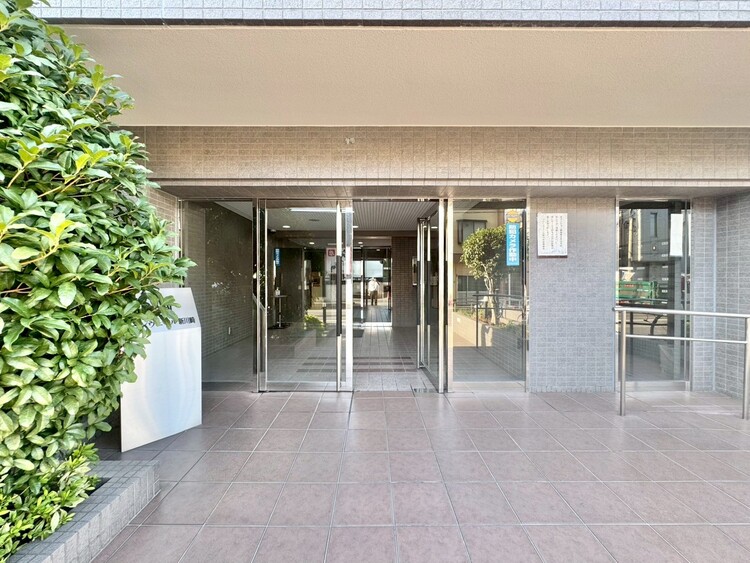 その他 上質感漂う玄関アプローチです。