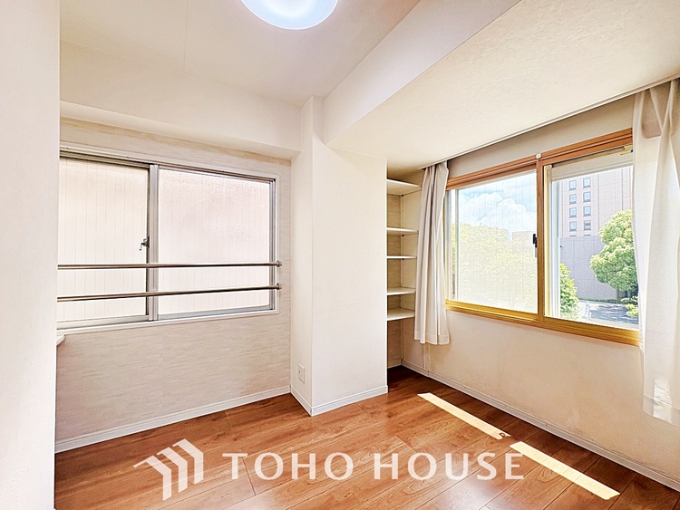 内装 【ROOM】感性を育むプライベートルームはシンプルでスマートな空間。好みの空間で読書をしたり、音楽を聞いたりと一人の時間も充実したものにできます。