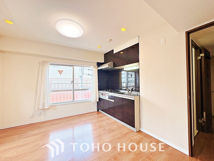 内装 お子様の面倒を見れる時間が増え時短になります。加えて手荒れも防げてしかも節水が高い為、大変人気があり重宝します。