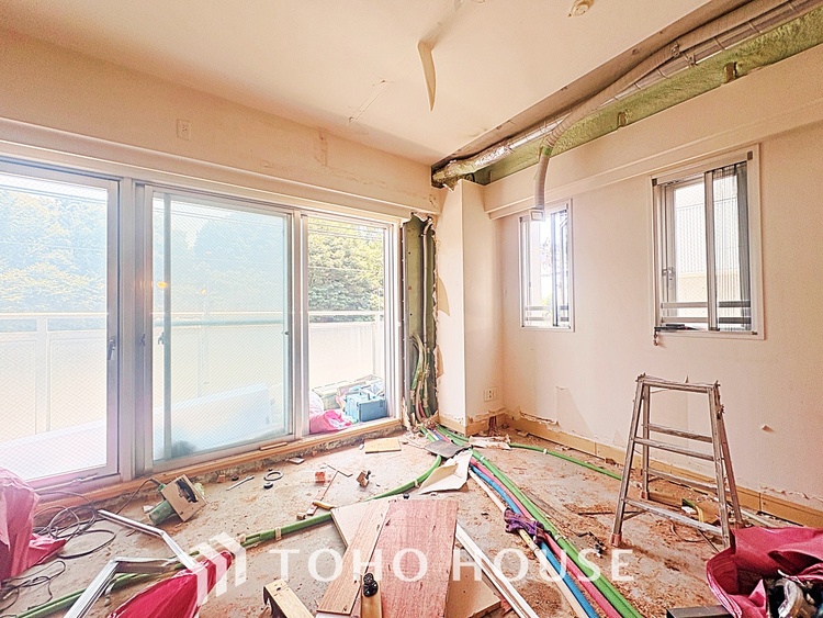 内装 ◆瀟洒な空間◆落ち着きのある彩が見事に調和させた瀟洒な空間を演出。ここに集まる家族の会話と笑顔が絶え間なく続く幸せな空間。