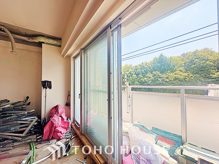 内装 使いやすく、明るい洋室に仕上がります。子供部屋や趣味のお部屋にご利用できます。ご自身で家具などを配置し、素敵な空間を創り上げられます。