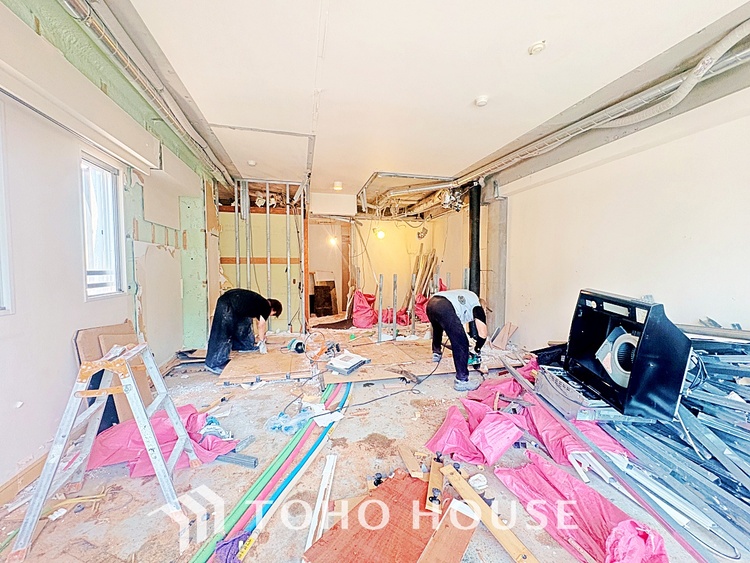 内装 使いやすく、明るい洋室に仕上がります。子供部屋や趣味のお部屋にご利用できます。ご自身で家具などを配置し、素敵な空間を創り上げられます。