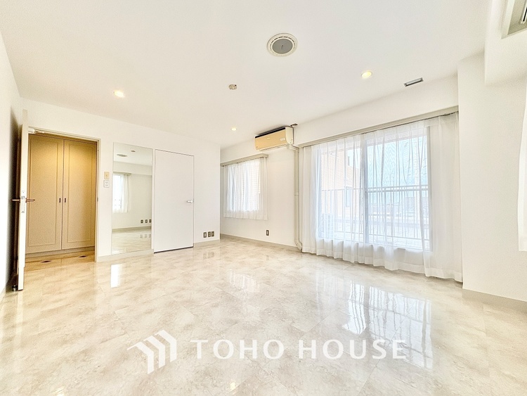 内装 【Breeze, green scent】澄み切った空気。移ろう季節の中、ゆっくりと流れる時間。幸せを噛みしめる穏やかな生活。