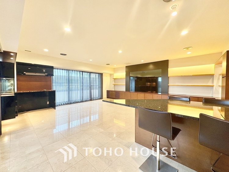 内装 【Green orchestra】◆緑の匂いに誘われて◆目を閉じれば深緑の香り。五感を研ぎ澄まし、日々の疲れを心から癒してくれる。深呼吸するほどに爽やかな薫りたち込める新緑にそと微笑む私達。