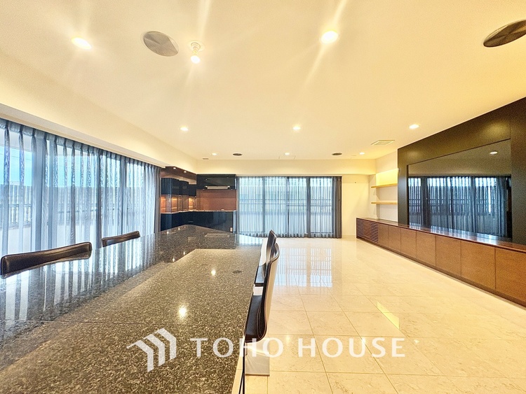 内装 【Green orchestra】◆緑の匂いに誘われて◆目を閉じれば深緑の香り。五感を研ぎ澄まし、日々の疲れを心から癒してくれる。深呼吸するほどに爽やかな薫りたち込める新緑にそと微笑む私達。