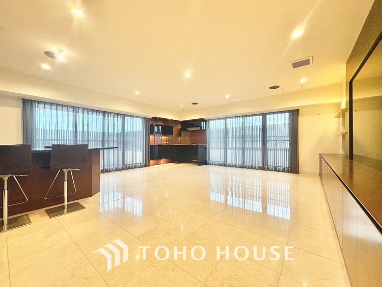 内装 【Green orchestra】◆緑の匂いに誘われて◆目を閉じれば深緑の香り。五感を研ぎ澄まし、日々の疲れを心から癒してくれる。深呼吸するほどに爽やかな薫りたち込める新緑にそと微笑む私達。