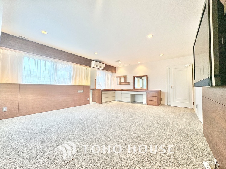 内装 ◆時を忘れる場所◆ここにはみんなが集い、食事と楽しい会話が始まる。話に夢中になりすぎて、ついつい時を忘れ夜半過ぎになってしまう。そんな束の間の幸せを感じさせてくれる場所でありたい。