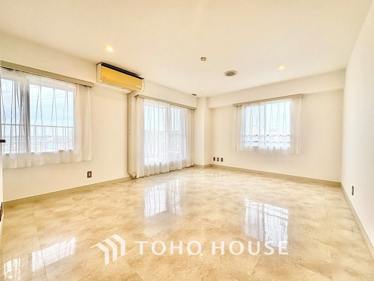 内装 【Entrance of your life】明るい玄関が家族を迎え入れる。今日はどんな一日が待っているんだろう。皆どんな一日を終えて帰ってくるんだろう。