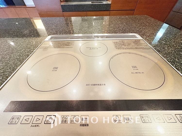 キッチン 【cooking papa is here】料理が苦手な人でも、チャレンジしてみたくなるワイドスパンのキッチン。家族の食卓がここから始まる。