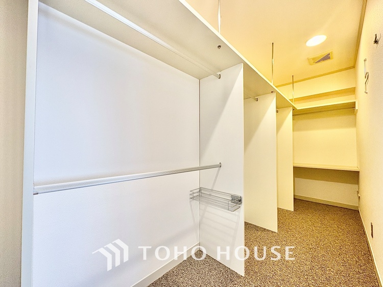 収納 【a closet full of dreams】しまいきれない思い出はクローゼットに。いつでも取り出せる広さが生活を彩る。