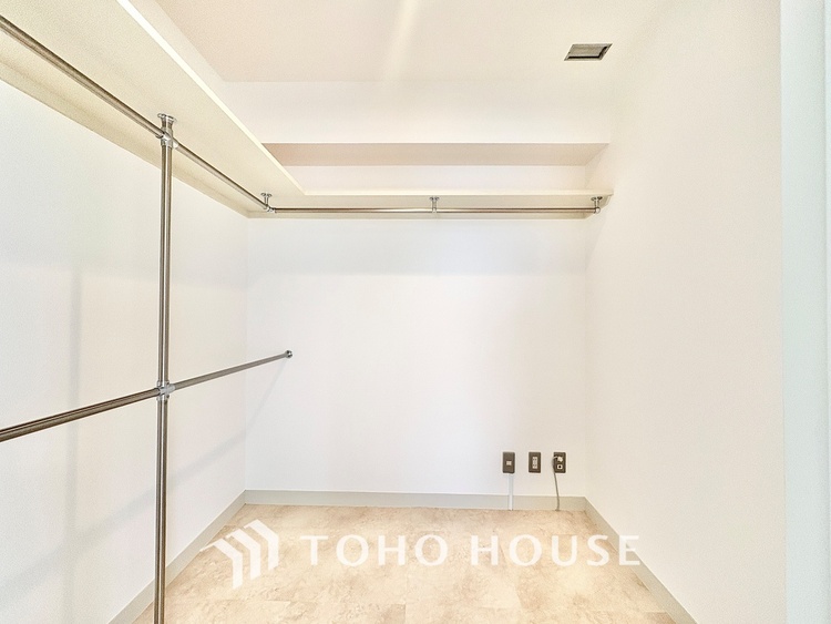 収納 【a closet full of dreams】しまいきれない思い出はクローゼットに。いつでも取り出せる広さが生活を彩る。