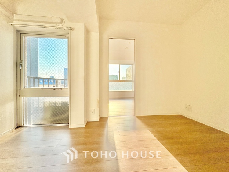 内装 【Private room】感性を育むプライベートルームはシンプルでスマートな空間。好みの空間で読書をしたり、音楽を聞いたりと一人の時間も充実したものにできます。