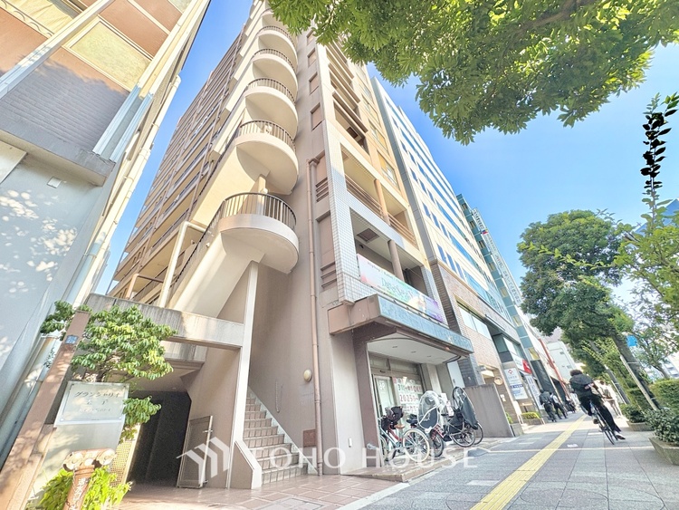 外観 ほんの少しのこだわり。ちょっとした色使いがその家がもつ雰囲気、趣（おもむき）を携え、暮らす家族や訪ねてくる友人・知人に新鮮な香りを運んできます。