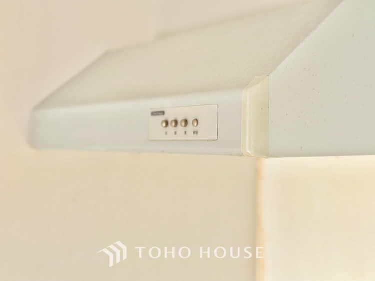 キッチン 【Kitchen】調理しながらもご家族のお顔が見れるカウンターキッチン。ついつい料理中お子様の様子が気になるもの。安心してお料理に取り組んでいただけます。会話だって自然とはずむはず。