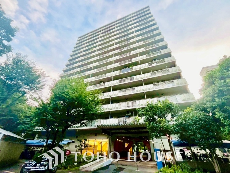 外観 漂う上質な空気感、マンションに入れば「おかえりなさい」と笑顔で迎えてくれるエントランス。最良の心配りを感じるマンションでした。