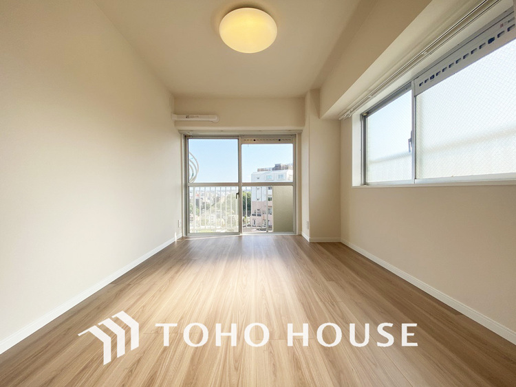 内装 採光もある洋室は、くつろぎのひと時を過ごすのにぴったり