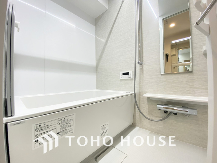 風呂 一日の疲れを癒すバスルームは、心地よいリラックスを叶える清潔感溢れる空間