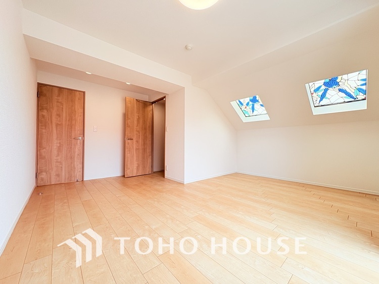 内装 採光もある洋室は、くつろぎのひと時を過ごすのにぴったり