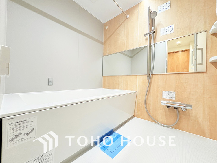 風呂 一日の疲れを癒すバスルームは、心地よいリラックスを叶える清潔感溢れる空間