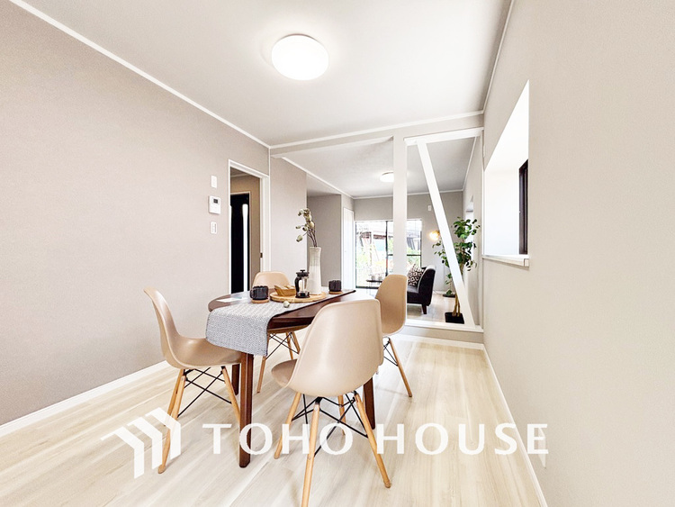 内装 家族みんなが爽やかに過ごせるように、光をたっぷり取り込んだLDK