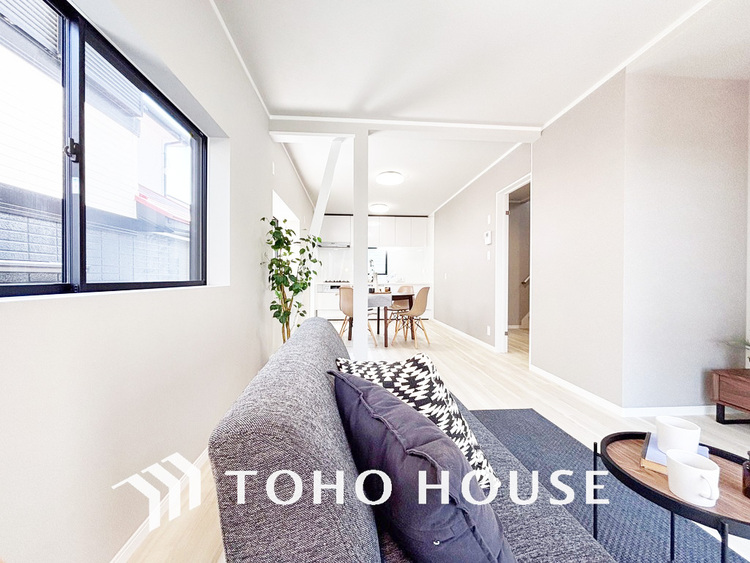 内装 上質な時間を育む暮らしのメインステージ。寛ぎとコミュニケーションを育む居心地のよい場所