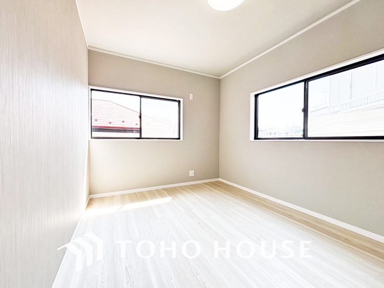 内装 採光もある洋室は、くつろぎのひと時を過ごすのにぴったり