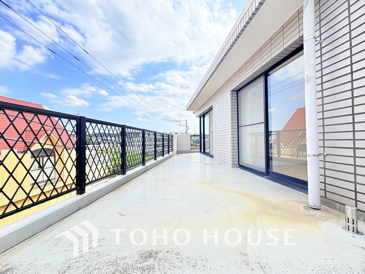 バルコニー 陽当たり良好なバルコニー