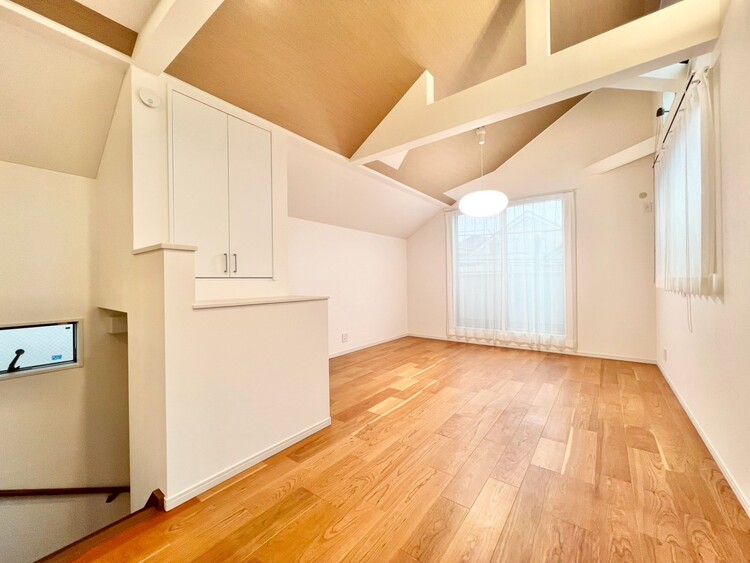 居間 充実した生活は伸びやかな居室空間から始まります。