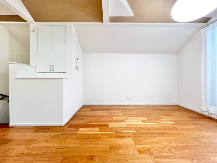 居間 伸びやかな空間のなかで、ゆったりとしたひとときを過ごせます。