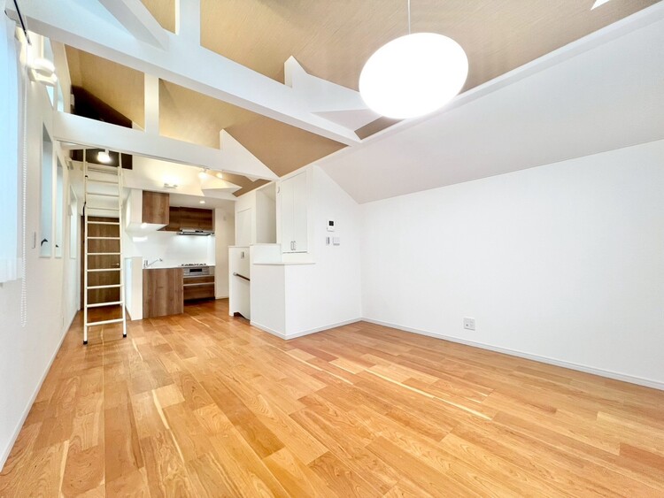 居間 シンプルな内装と偏り過ぎないデザインで統一しました。