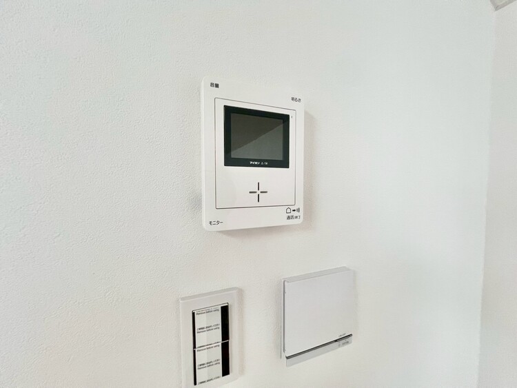 設備 誰が来てもわかる様にモニター付きインターホンを設置。