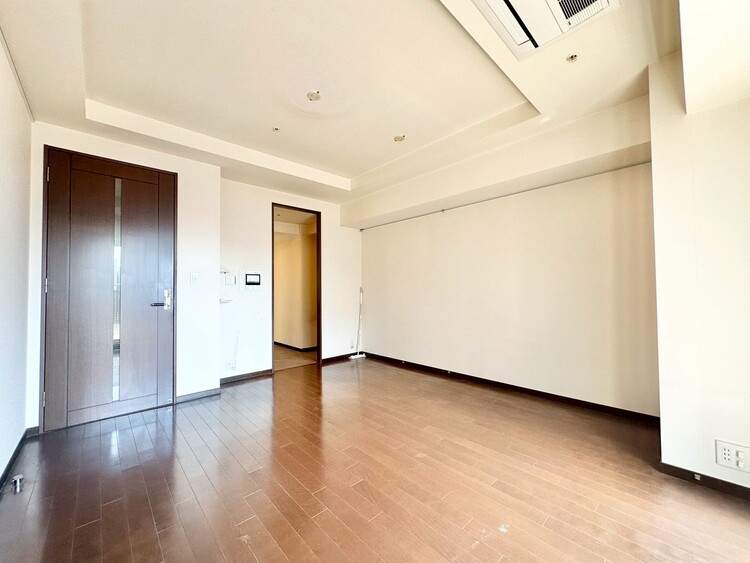 居間 伸びやかな空間のなかで、ゆったりとしたひとときを過ごせます。