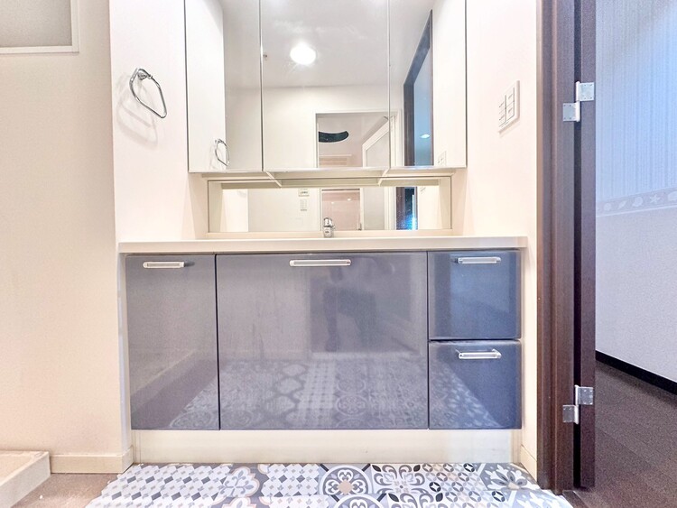 洗面 清潔感を感じられる洗面化粧台。