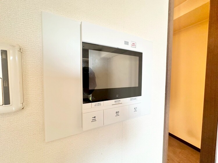 設備 誰が来てもわかる様にモニター付きインターホンを設置。