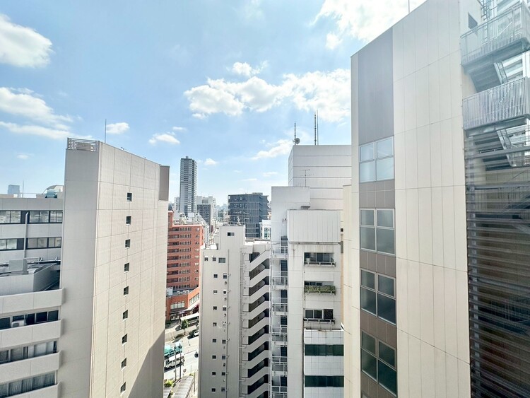 バルコニー 眺望や窓からの景色が良いと、家で過ごす時間も快適です。