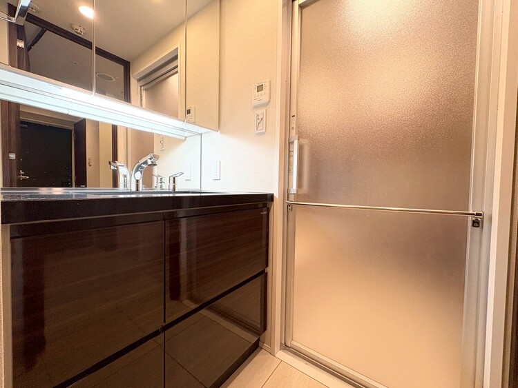 洗面 清潔感を感じられる洗面化粧台。