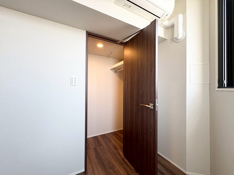 収納 家電やスーツケース、ストック品など何でも片付く嬉しい空間です。