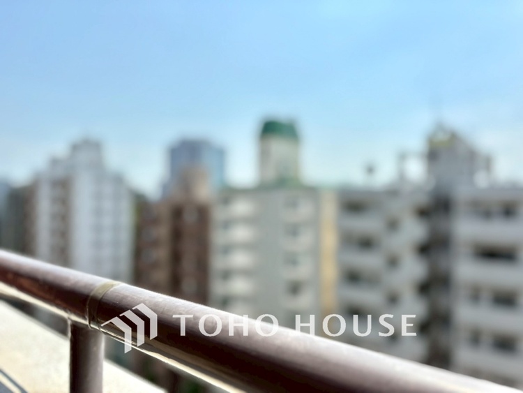 その他 【BALCONY】◆BLUE SKY◆自然の心地よさに包まれる。大開口の外に広がるのは爽やかな青空。