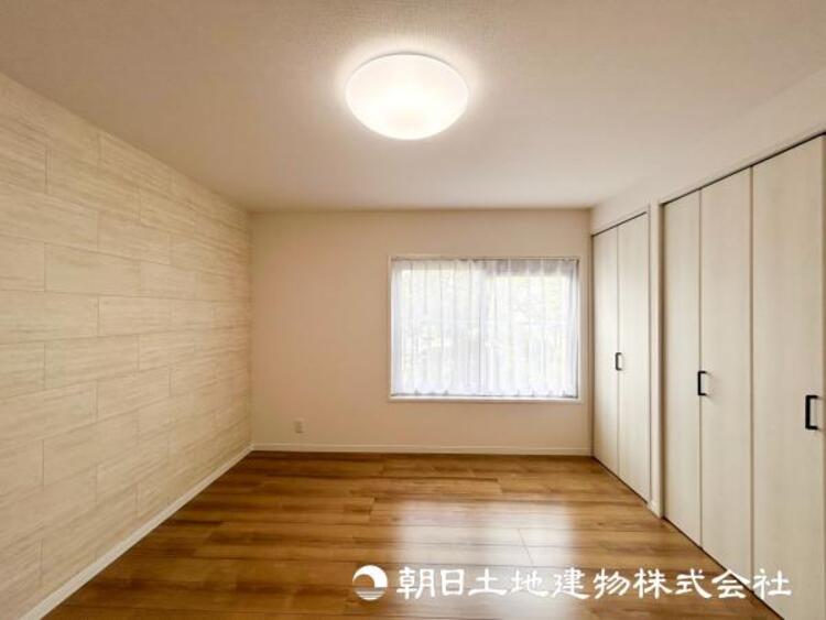 内装 【洋室】自宅で快適に過ごす条件は一人ひとり違います。個性が強すぎないシンプルな内装とシンプルなデザインで統一しております