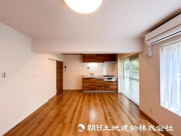 居間 【リビング】家族や友人との時間など１番多くの時間を過ごす空間だからこそ快適な空間を目指してプランニングしました