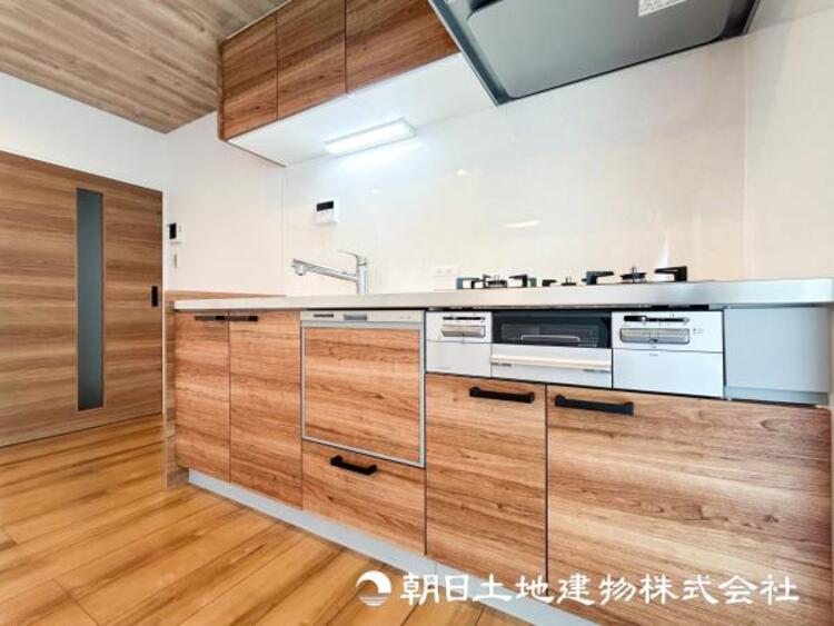 キッチン 【キッチン】日々の生活における家事の動線やリビングとの往来のしやすいキッチンスペースを目指しました。