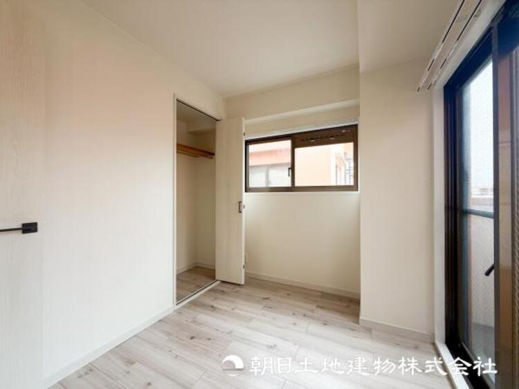 内装 【洋室】人間の感性を育むプライベートルームはシンプルが１番！読書やネット、大切な一人の時間も充実したものにできます。