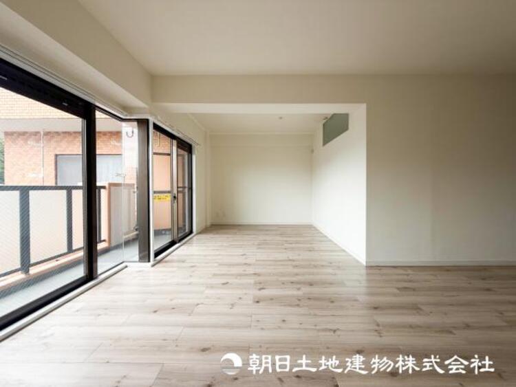 居間 【リビング】1日の中で最も長い時間を過ごすことになるリビングだからこそいつも笑顔があふれる空間であるように心掛けています