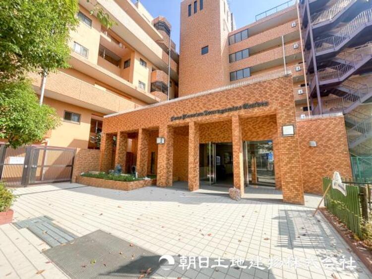 エントランス 【エントランス】時代の流行ではなく拘りを貫く。シックなカラートーンで街並みに溶け込む外観は、絶妙なバランスで輝きを放ちます