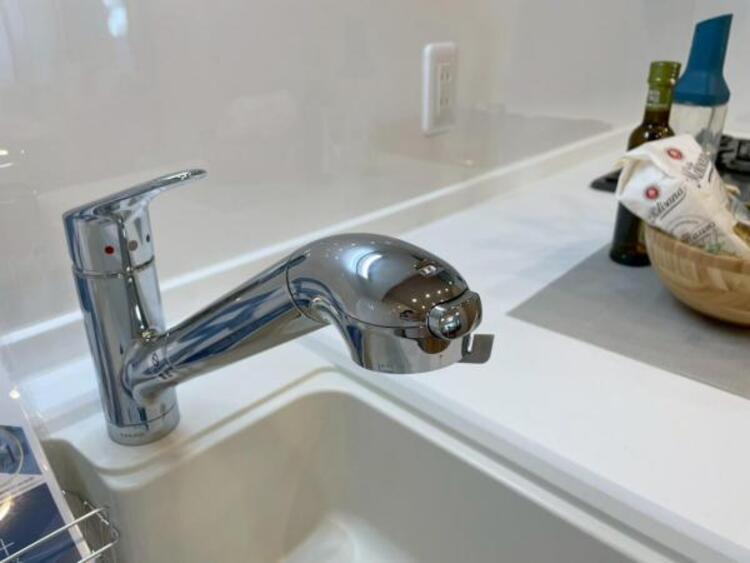 キッチン ワンタッチで浄水に切り替えられる浄水一体型水栓採用です